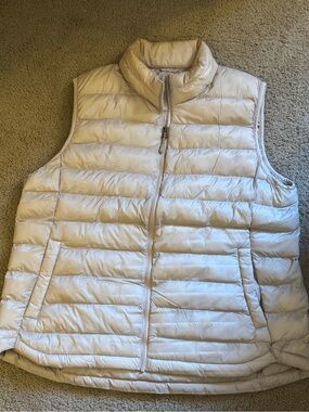 Light Cream 32 Degree Puffer Vest - Women's Sleeveless Jacket XXL